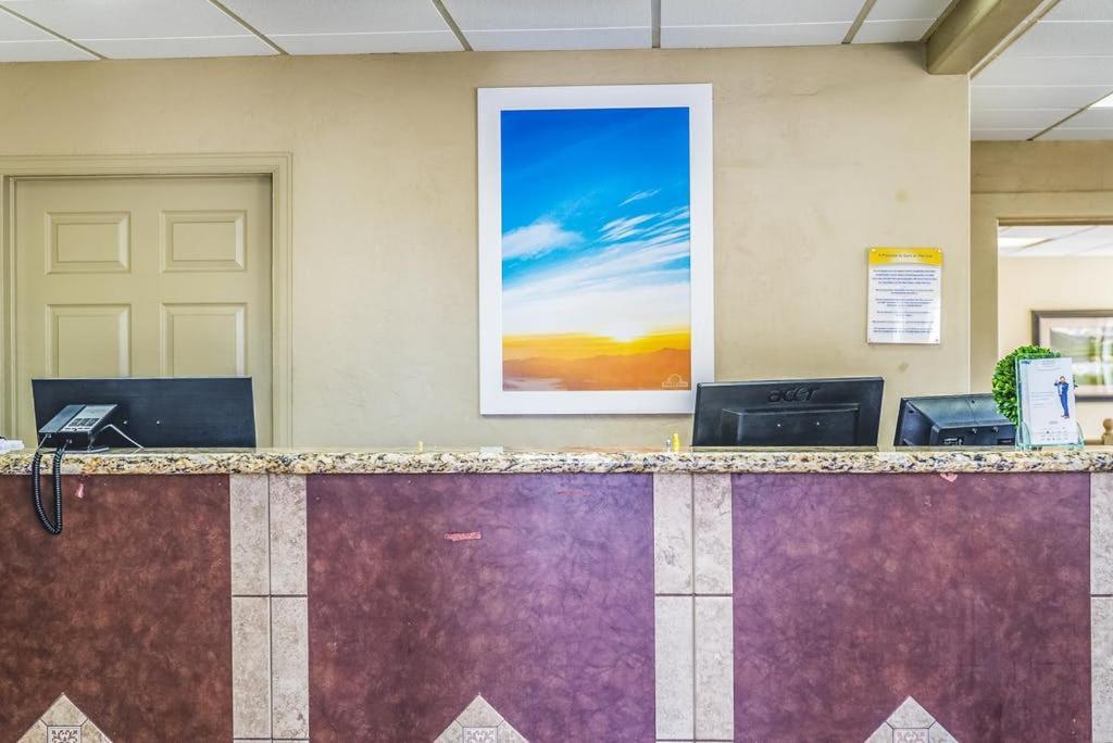 Days Inn By Wyndham Montrose Εξωτερικό φωτογραφία