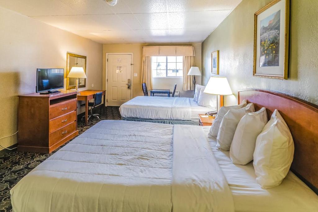Days Inn By Wyndham Montrose Εξωτερικό φωτογραφία